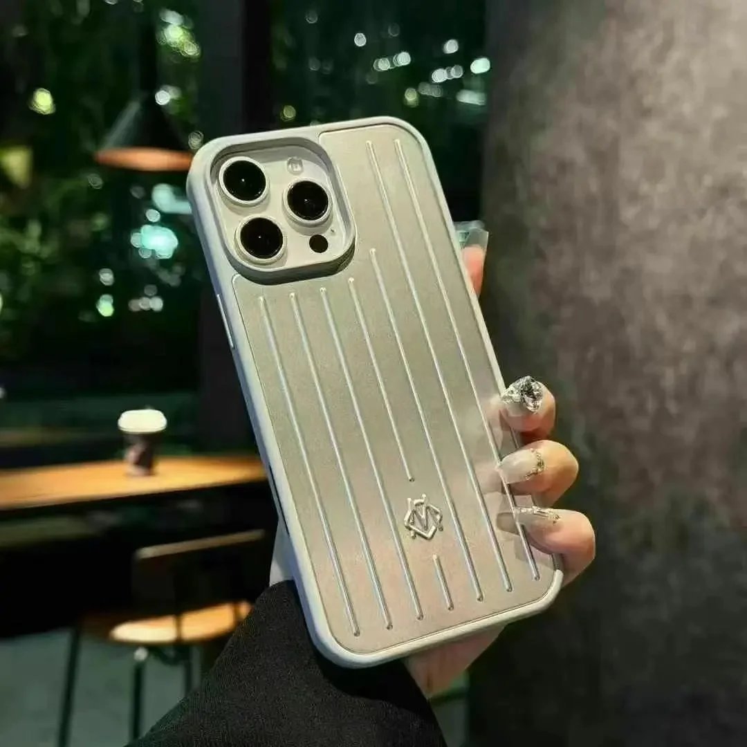 Rimowa Groove Case Protective Phone Case Silver — product photo 1