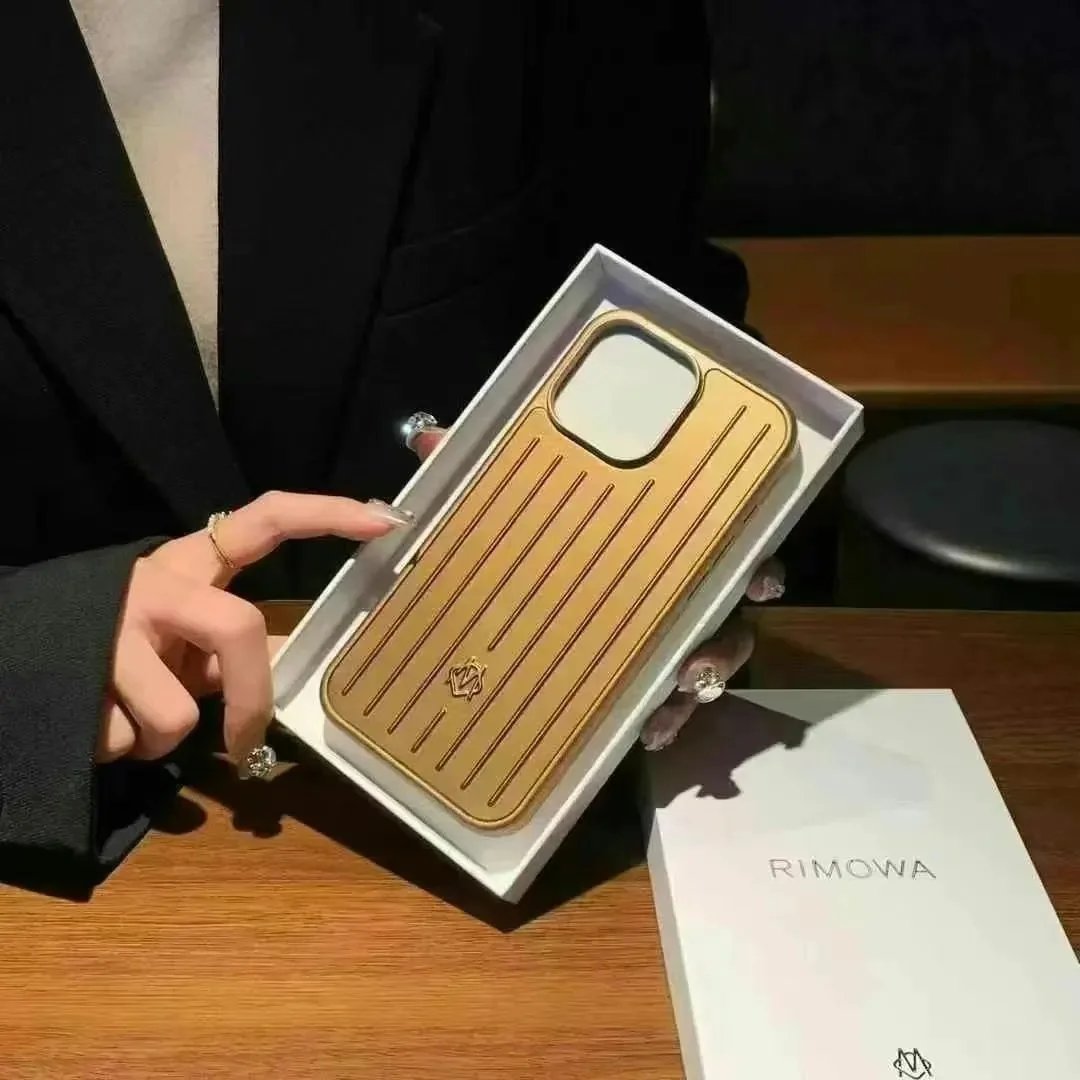 Rimowa Groove Case Protective Phone Case Silver — product photo 3