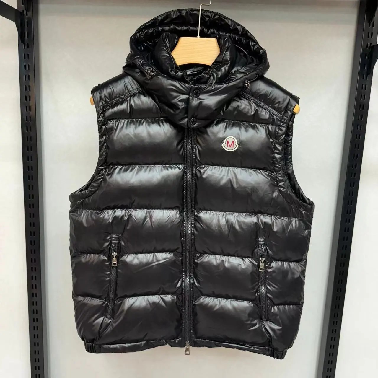 Moncler Gui Shiny Puffer Gilet Black