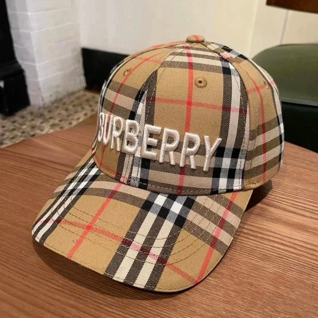 Burberry Vintage Check Baseball Cap Classic Cotton Headwear Beige — product photo 1
