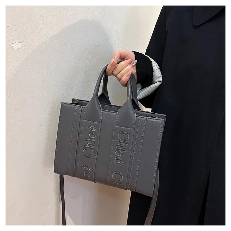 Chloe Woody Tote Leather Shoulder Bag Brown — product photo 2