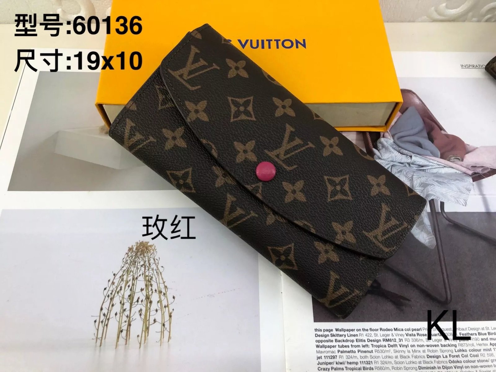 Louis Vuitton LV Sarah Wallet Classic Monogram Canvas Brown — product photo 3