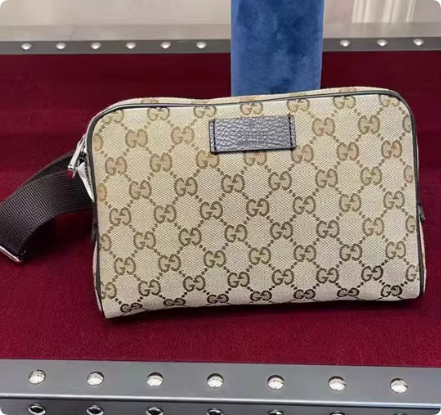 Gucci GG Supreme Messenger Bag Canvas Crossbody Bag Beige and Brown — product photo 1